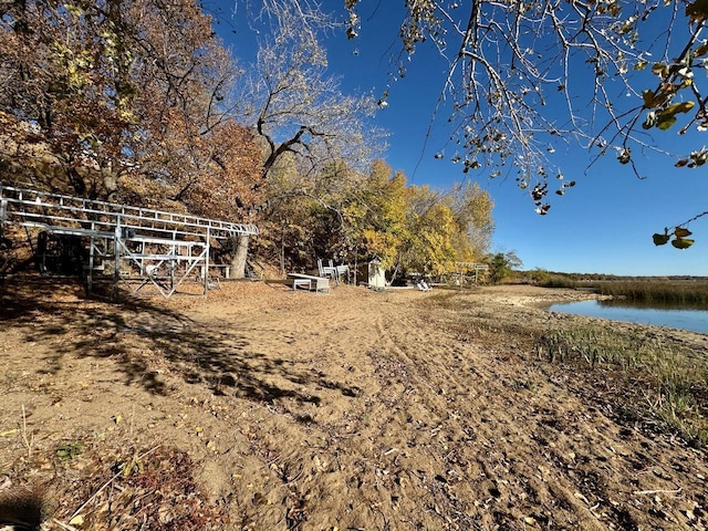 view of yard featuring a water view