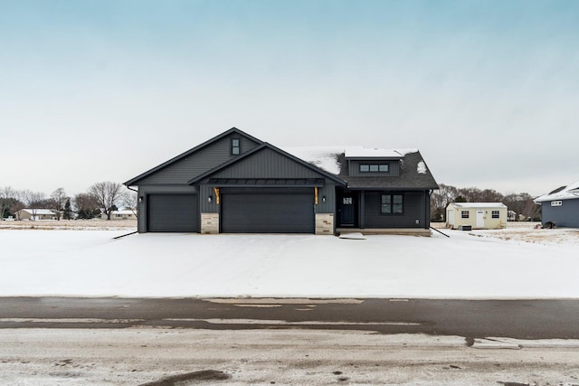 view of front of house featuring a garage