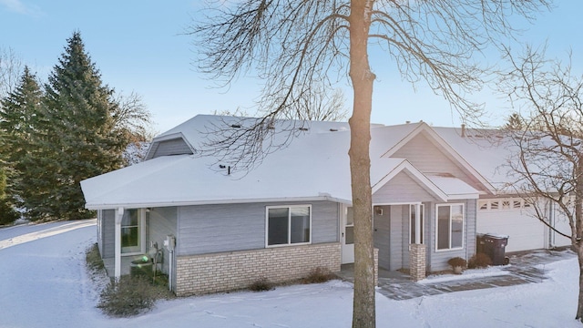 view of front of property featuring a garage