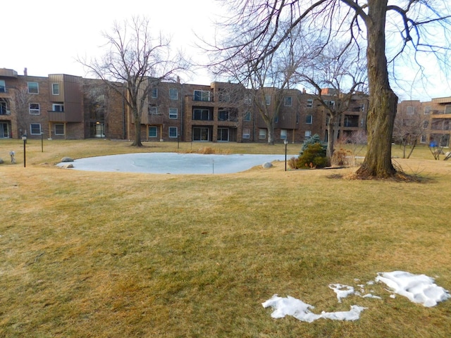 view of swimming pool featuring a lawn