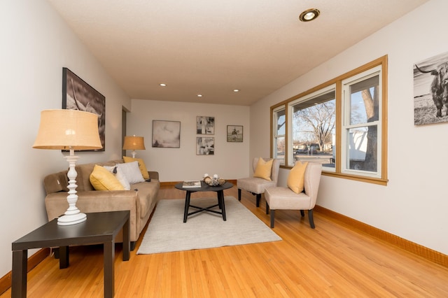 living room featuring light wood-style floors, baseboards, and recessed lighting