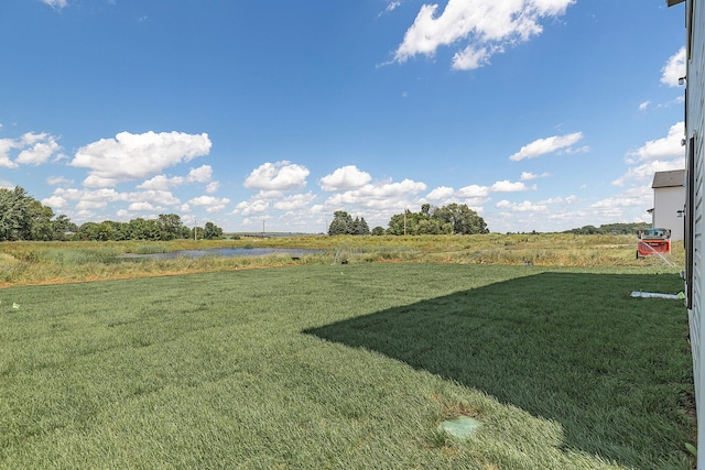 view of yard featuring a rural view