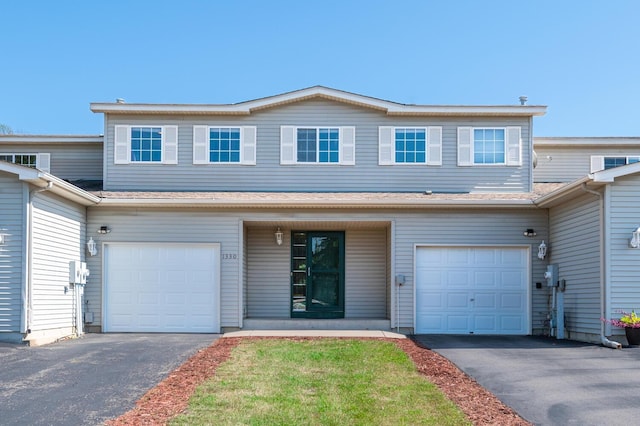 view of front facade featuring a garage