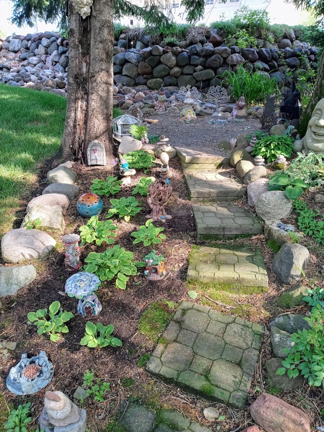 view of yard featuring a small pond