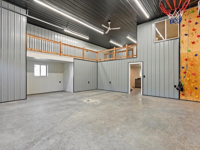 garage with ceiling fan