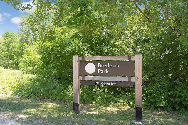 view of community / neighborhood sign