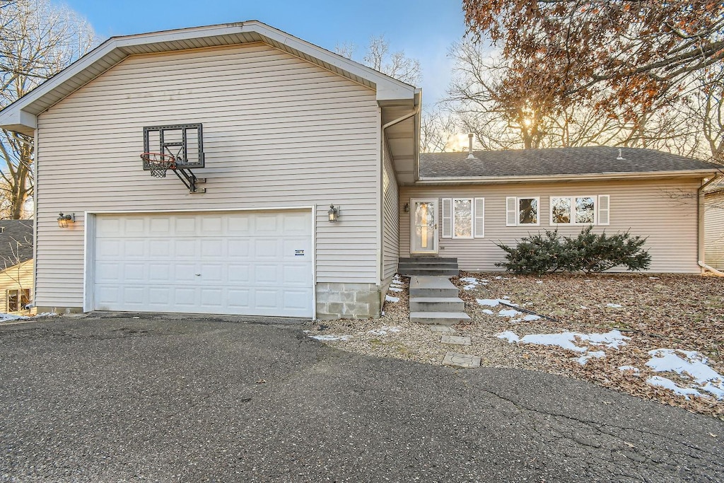 view of front facade with a garage