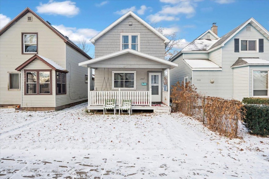 view of front of property featuring a porch