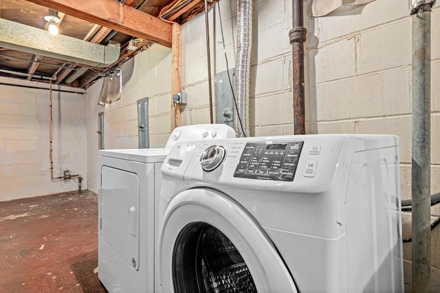 washroom with washer and clothes dryer