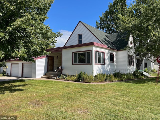 view of front facade featuring a front yard and a garage