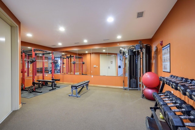 exercise room featuring baseboards, visible vents, and recessed lighting