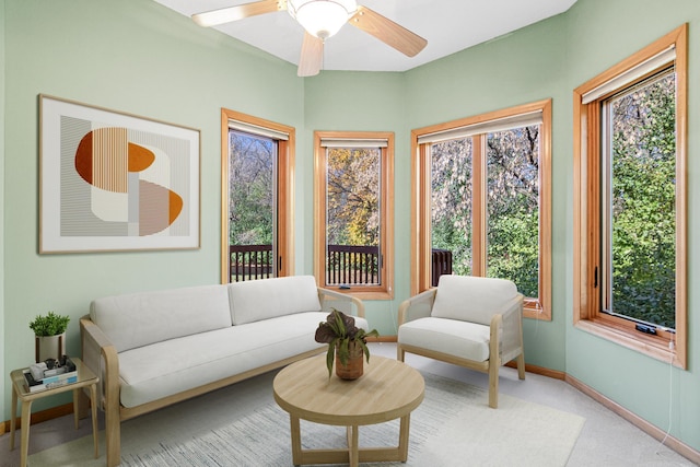 sunroom with ceiling fan