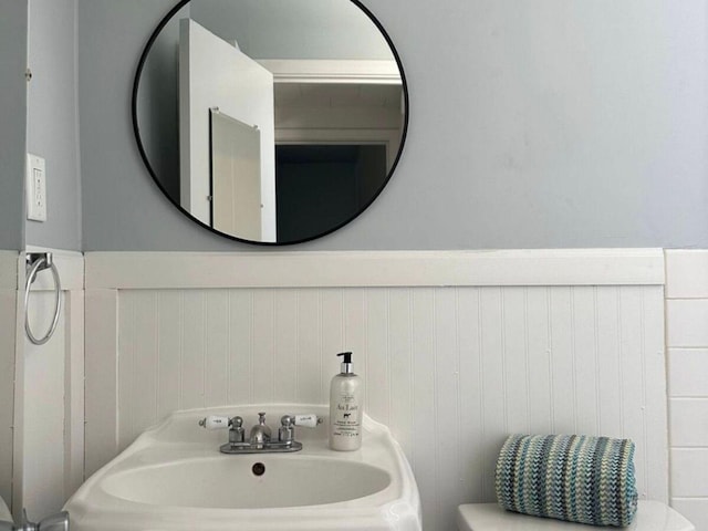 bathroom featuring sink and toilet