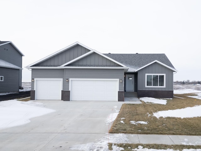 view of front of house featuring a garage