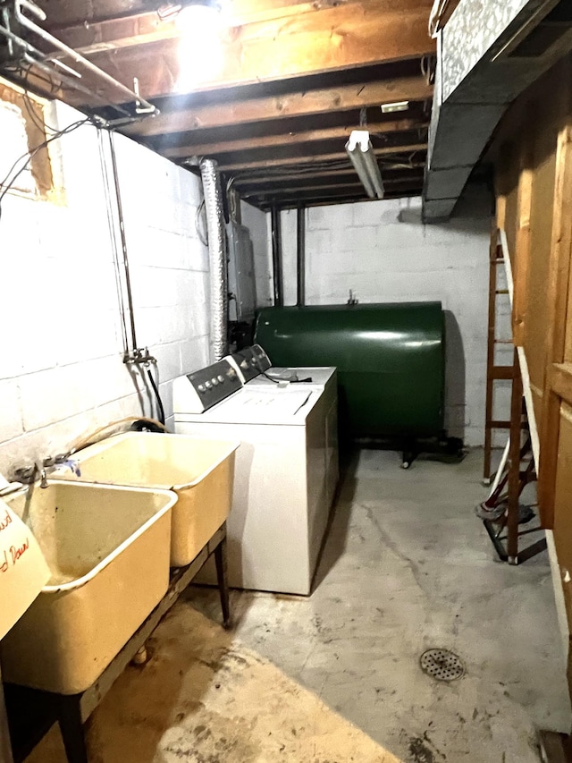 laundry room featuring washing machine and clothes dryer