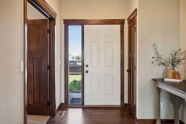 entryway featuring dark wood finished floors, visible vents, and baseboards