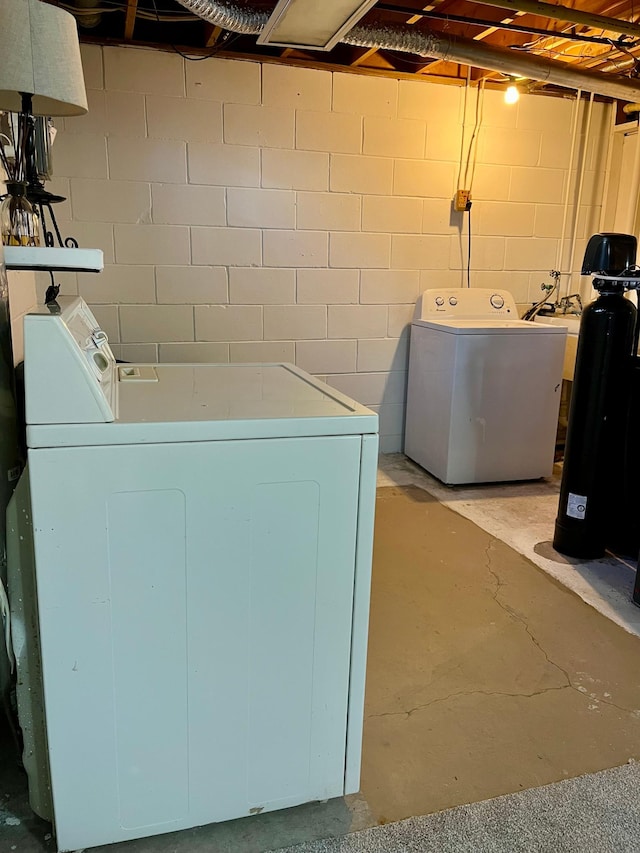 laundry room featuring washer and dryer