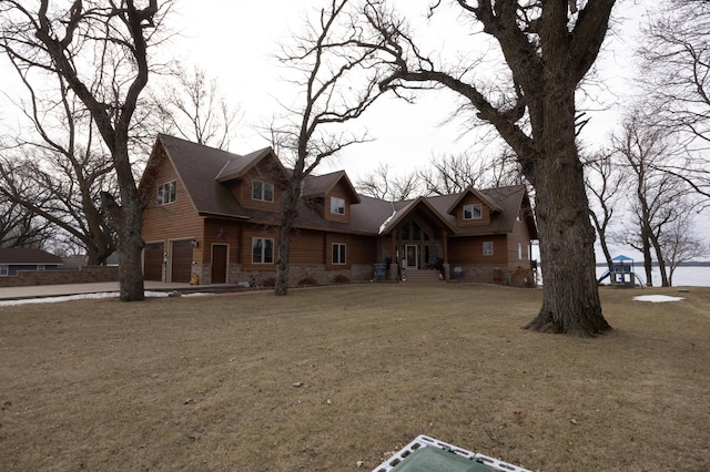 view of front of house with a front lawn