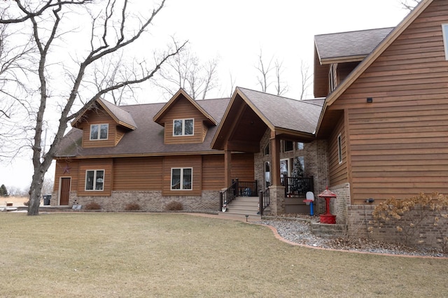 view of front facade featuring a front lawn and a porch