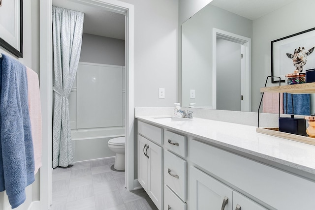 full bathroom with shower / tub combo with curtain, vanity, and toilet