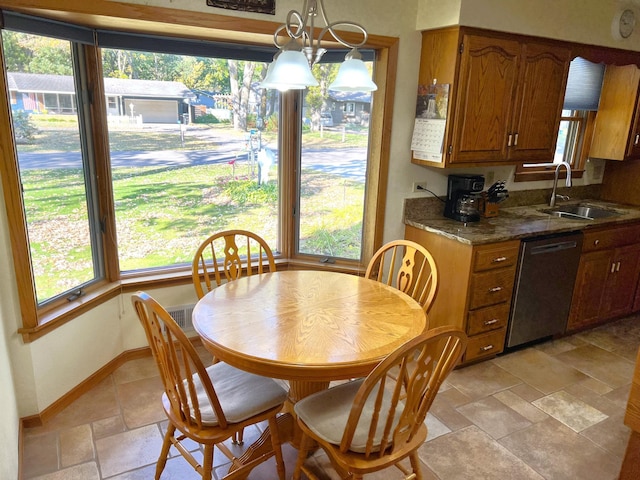 dining room featuring a chandelier, a wealth of natural light, and sink