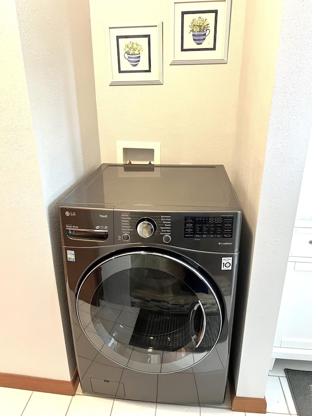 laundry room featuring washer / dryer and light tile patterned floors