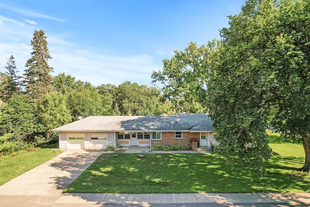 ranch-style house with covered porch and a front yard