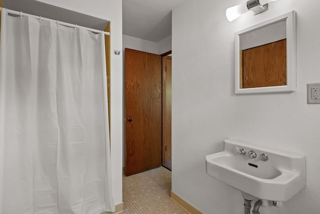 4700 Glenwood Ave, Golden Valley, MN 55422 - full bath with tile patterned floors and a shower with shower curtain