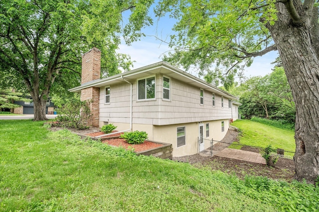 4700 Glenwood Ave, Golden Valley, MN 55422 - view of side of home with a chimney