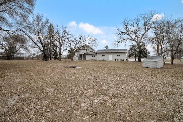 view of yard with a storage shed