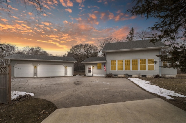 view of front of property featuring an outbuilding