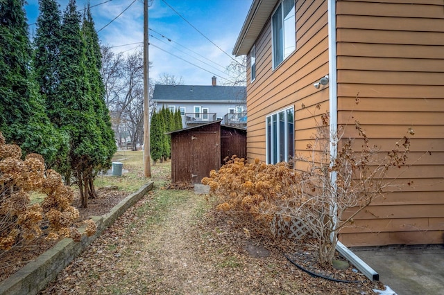 view of side of property featuring a storage shed