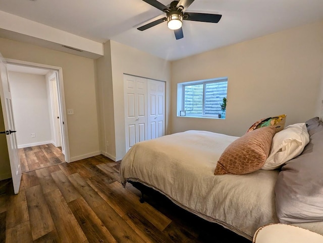 bedroom featuring ceiling fan, dark wood-type flooring, and a closet