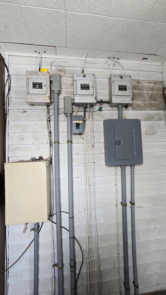 109 Greeley St W, Marshall, MN 56258 - utility room featuring electric panel