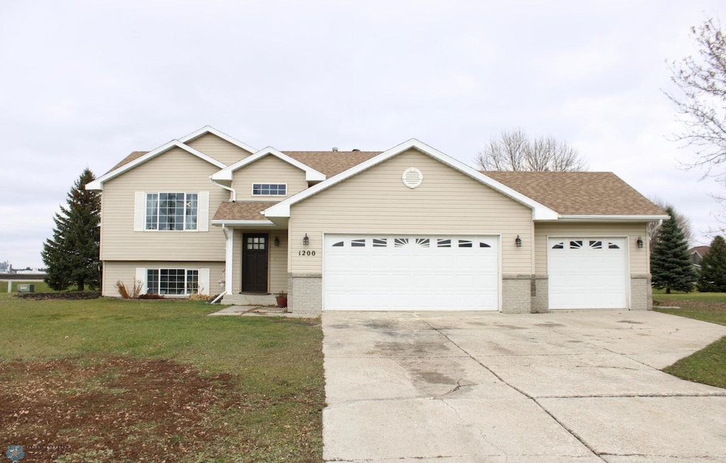 view of front of house featuring a garage and a front lawn