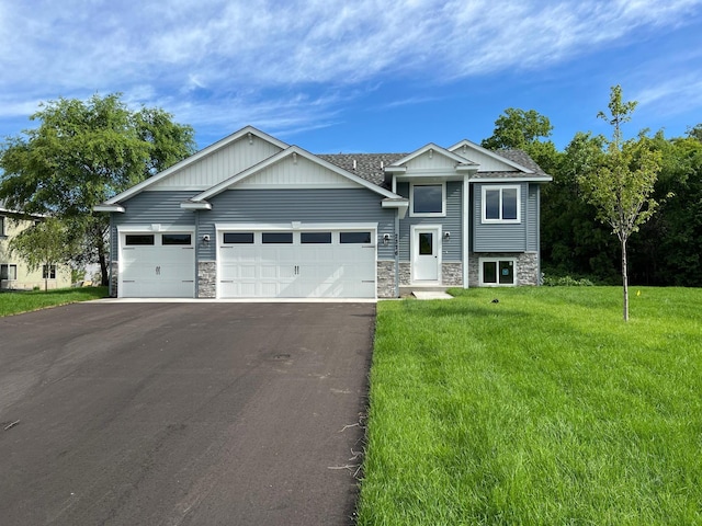 view of front facade featuring a garage and a front lawn