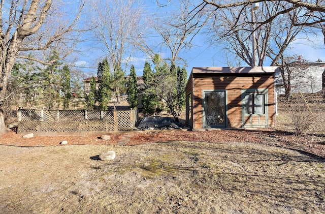 view of yard with a storage shed