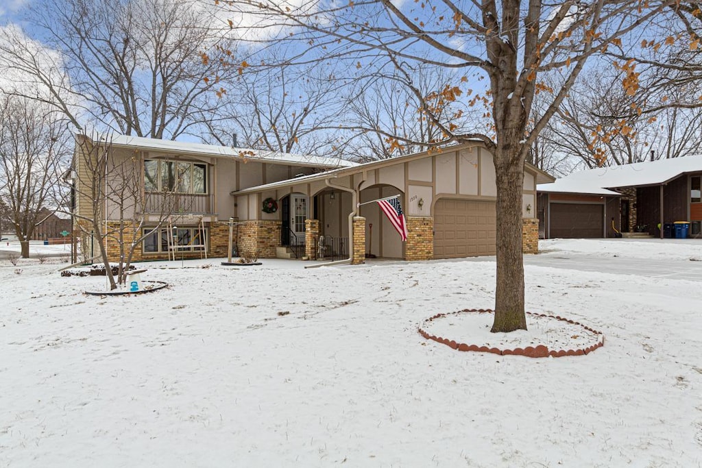 view of front of house with a garage