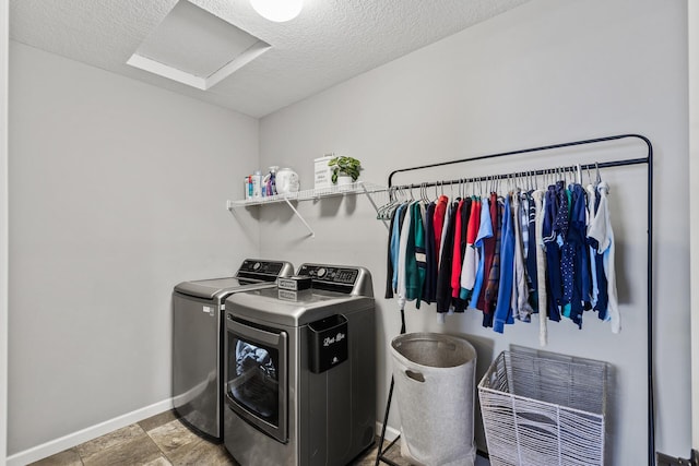 washroom featuring washer and clothes dryer and a textured ceiling