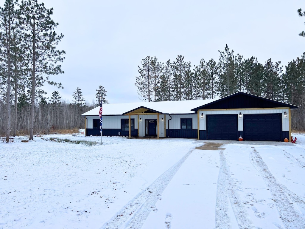 single story home featuring a garage