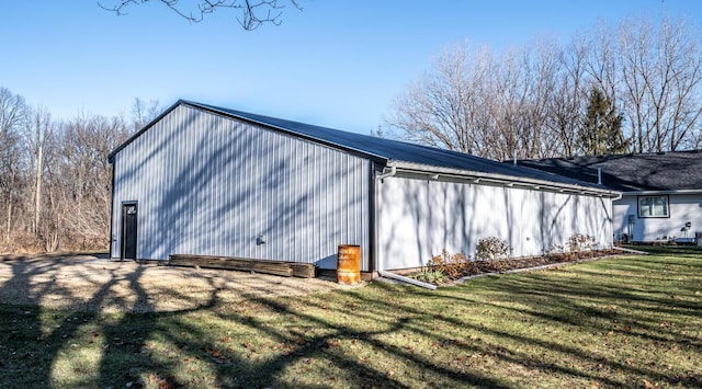 view of side of property featuring a yard