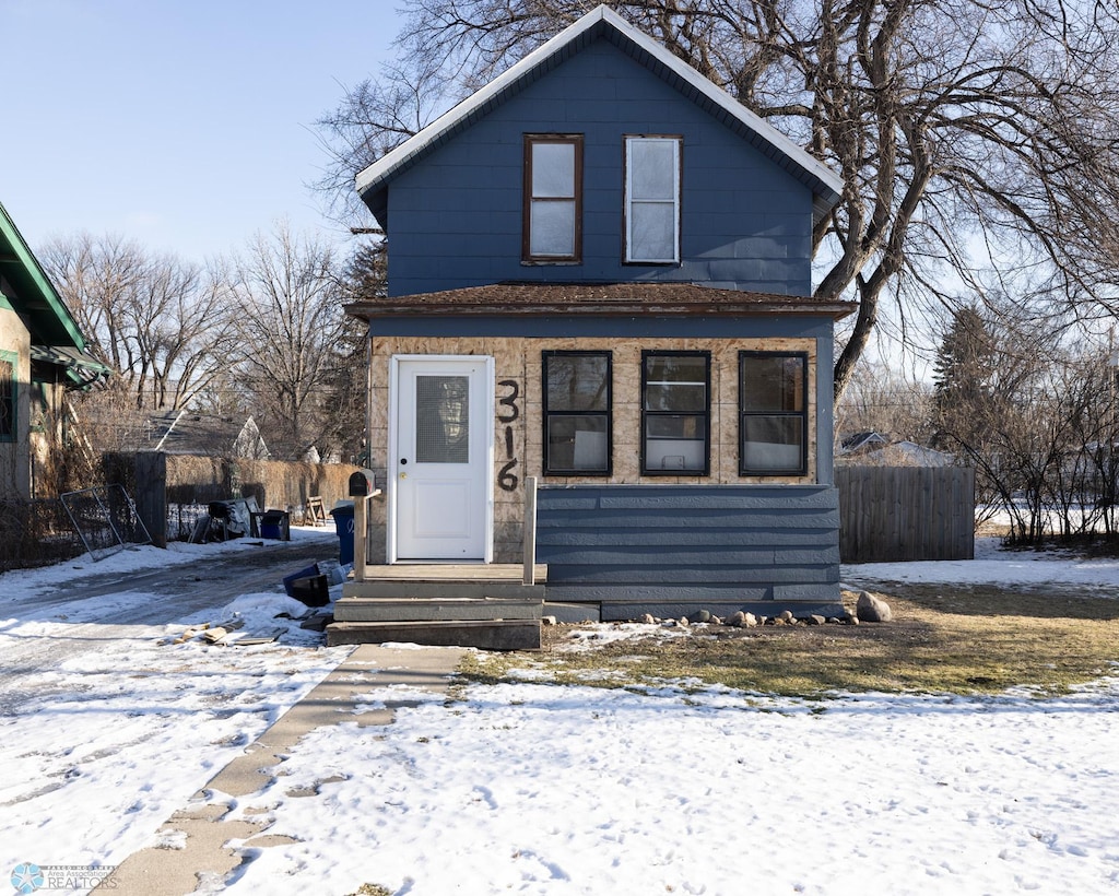 view of front of property