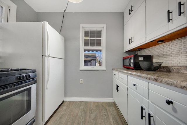 kitchen featuring black microwave, stainless steel gas range, light wood-style flooring, tasteful backsplash, and baseboards