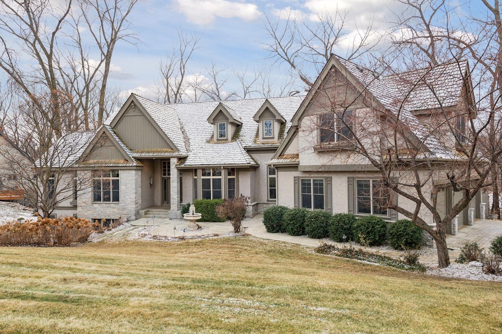 view of front of home with a front yard