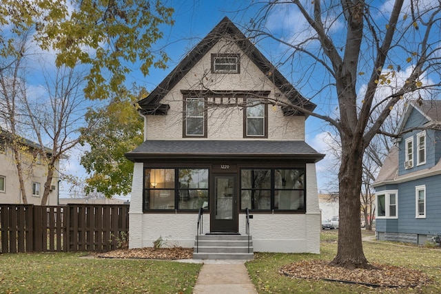 view of front facade with a front lawn