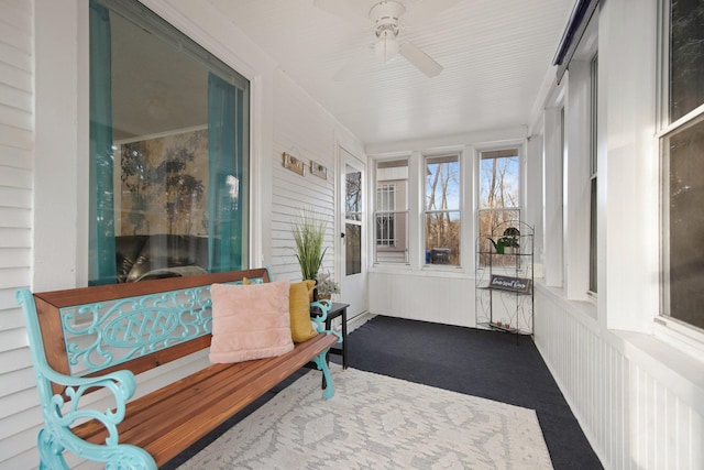 sunroom with ceiling fan