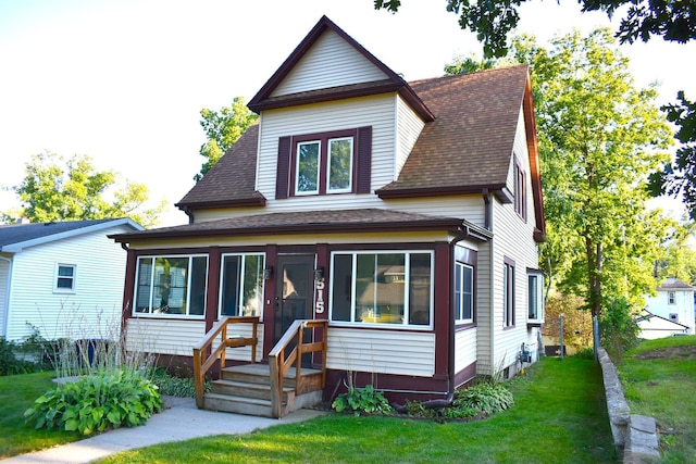 view of front of property with a front yard