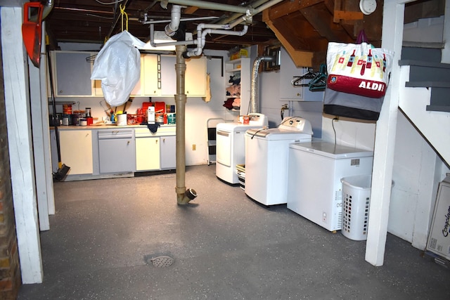 basement with refrigerator and washing machine and clothes dryer