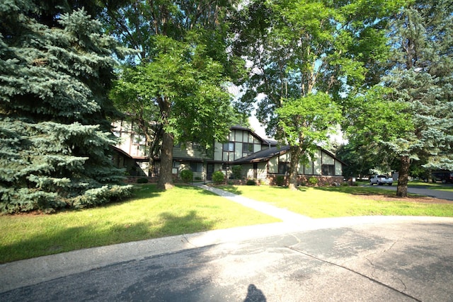 view of front of home with a front lawn