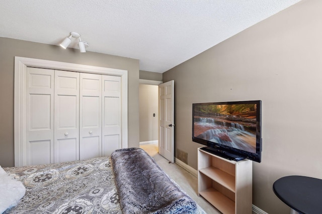 bedroom featuring a closet and a textured ceiling